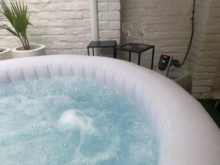 Les Thermes Du Beffroi Кале Екстериор снимка